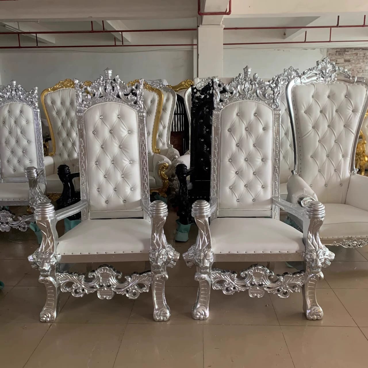 FAUTEIL TRONE ROYAL - image 2