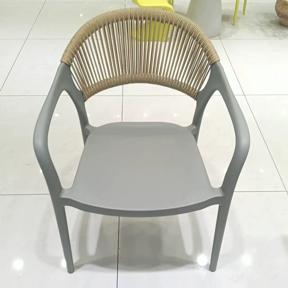Chaise confortable pour espace luxueux  - image 4